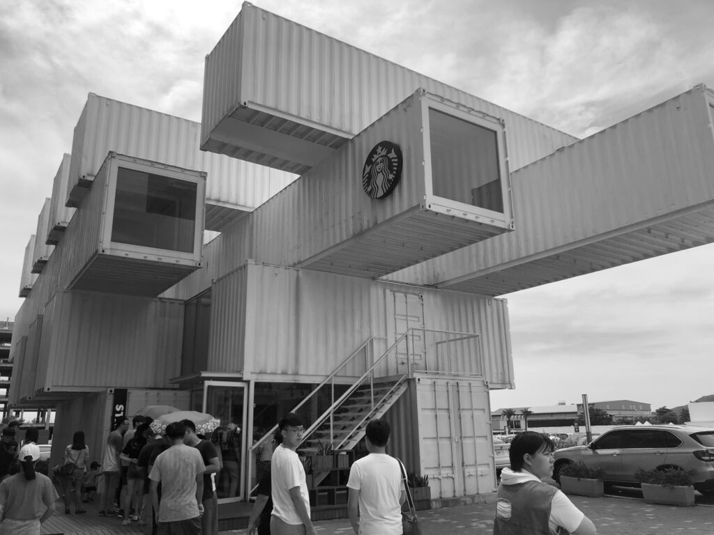 store of Starbucks Coffee in Hualien, Taiwan, designed by Kengo Kuma